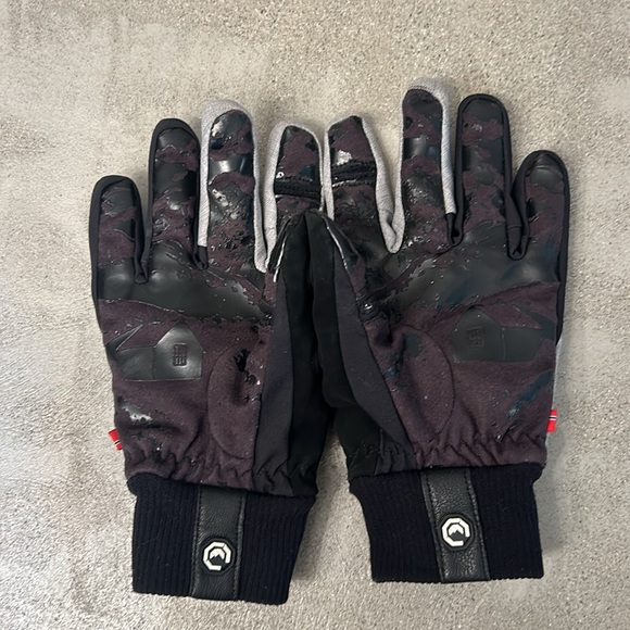 Ladies Tech Gloves - Picture 3 of 3